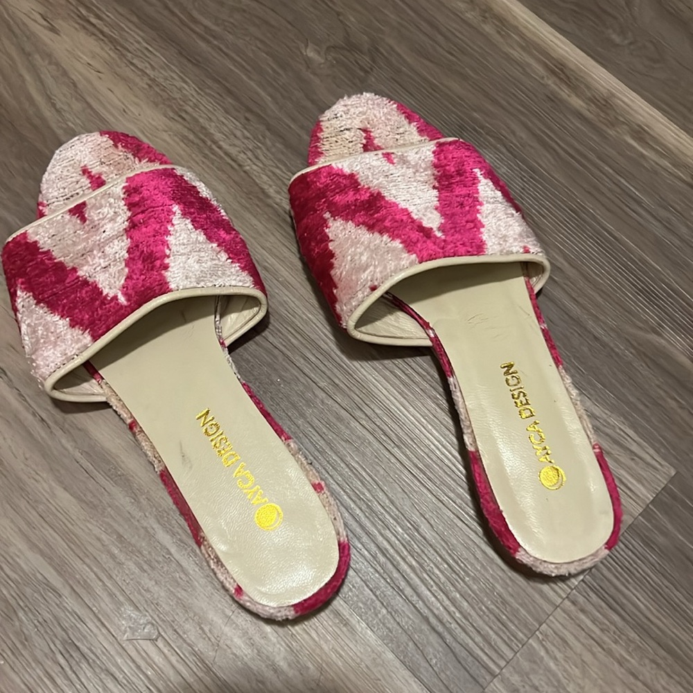 Pink sandals - Picture 2 of 3